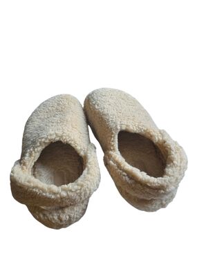 Unisex Crocs Classic Cozzy Slippers Beige Plush Indoor House Shoes NEW